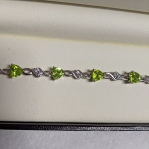 Peridot and accent diamond set